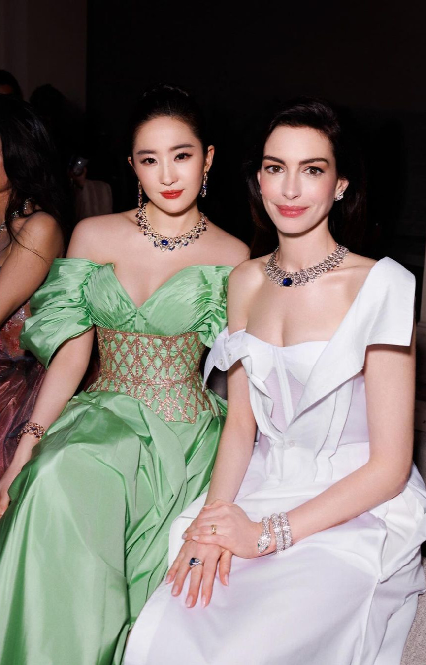 A Memorable Day in Rome @bvlgari @jc.babin @sqwhat @annehathaway @priyankachopra #Bvlgari #BvlgariHighJewelry #EternallyReborn #BvlgariAeterna #BulgariHotelRoma (4).jpg