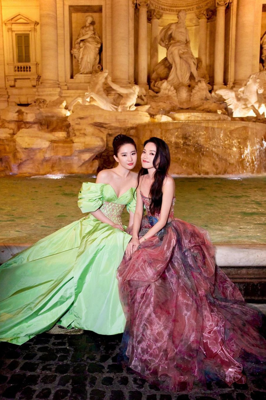 A Memorable Day in Rome @bvlgari @jc.babin @sqwhat @annehathaway @priyankachopra #Bvlgari #BvlgariHighJewelry #EternallyReborn #BvlgariAeterna #BulgariHotelRoma (3).jpg