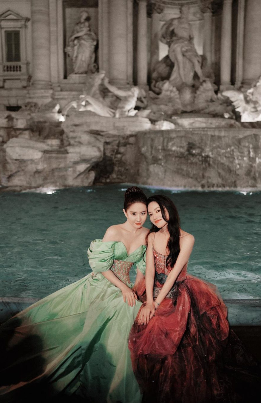 A Memorable Day in Rome @bvlgari @jc.babin @sqwhat @annehathaway @priyankachopra #Bvlgari #BvlgariHighJewelry #EternallyReborn #BvlgariAeterna #BulgariHotelRoma (1).jpg