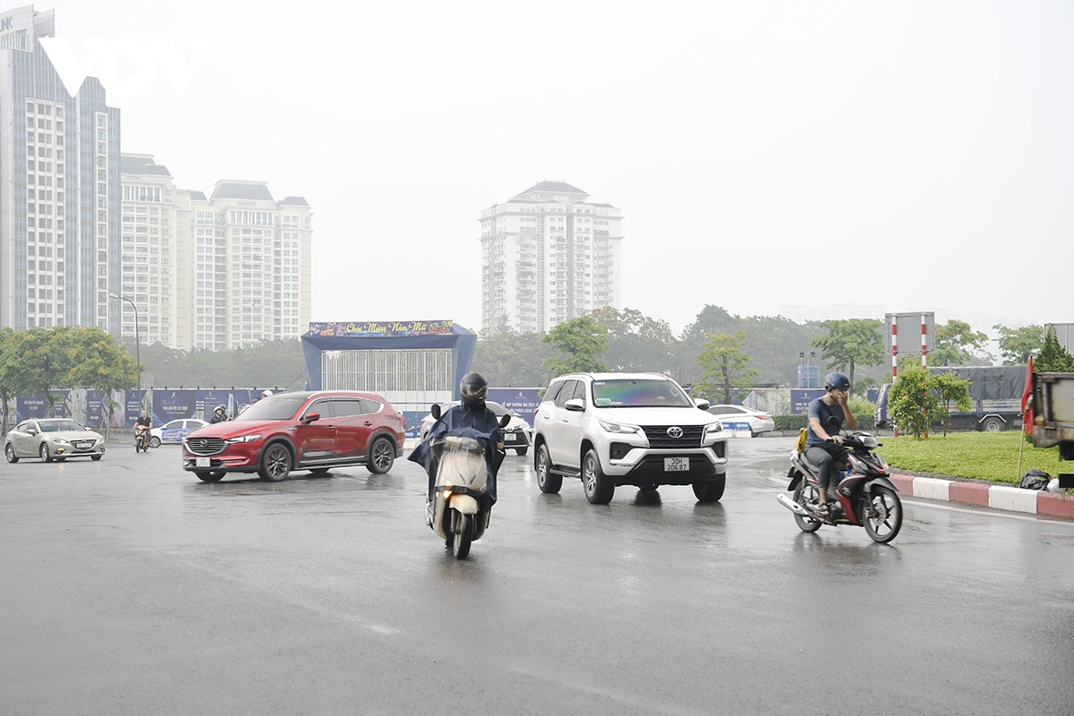 Những điều cần tránh và kinh nghiệm lái xe ô tô trong ngày mưa