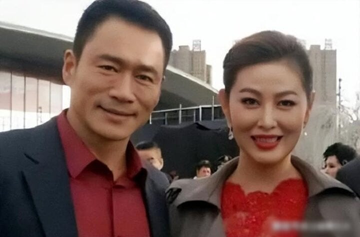 Vương Tư Ý từng cho biết, nam diễn viên đã hai lần từ chối cô, một là trong phim, hai là ở ngoài đời.