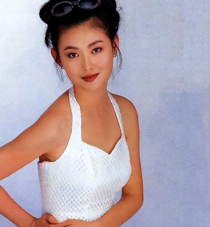 Nhan sắc Vương Tư Ý thời trẻ khi còn làm người mẫu ảnh.