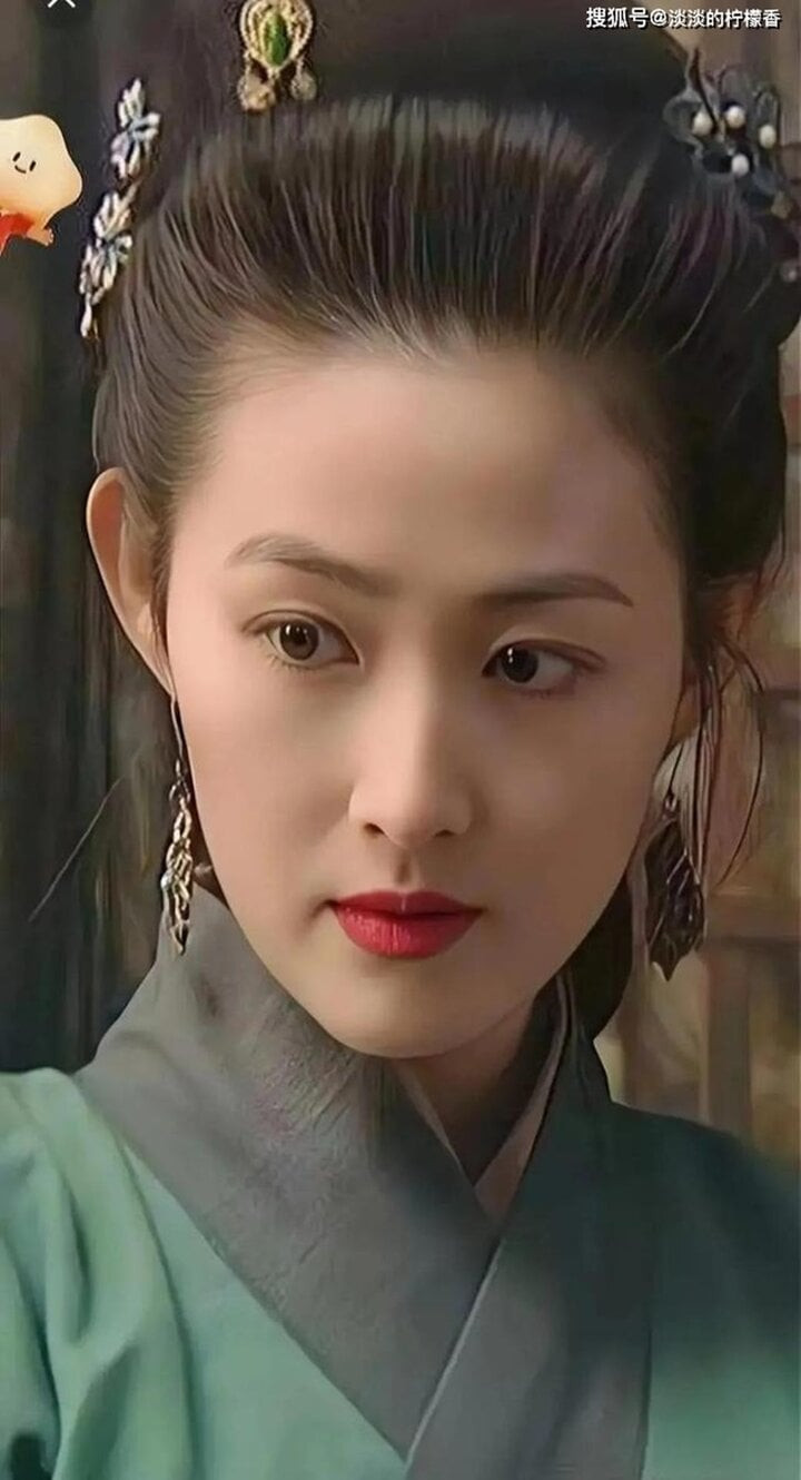 Vương Tư Ý nhận được cái gật đầu của đạo diễn cho vai Phan Kim Liên vì vừa có chiều cao vừa có nhan sắc.