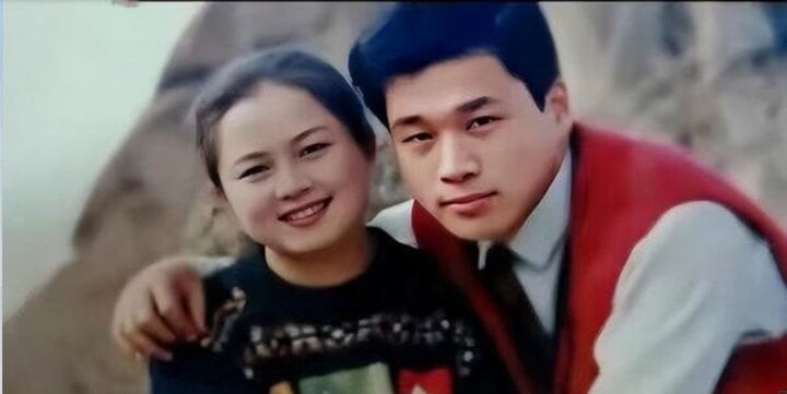 Đường Ca là người bạn từ thuở thanh mai trúc mã với Đinh Hải Phong. Bị chồng đệ đơn ly hôn, cô không làm ầm ĩ mà bình tĩnh viết một lá thư gửi chồng.