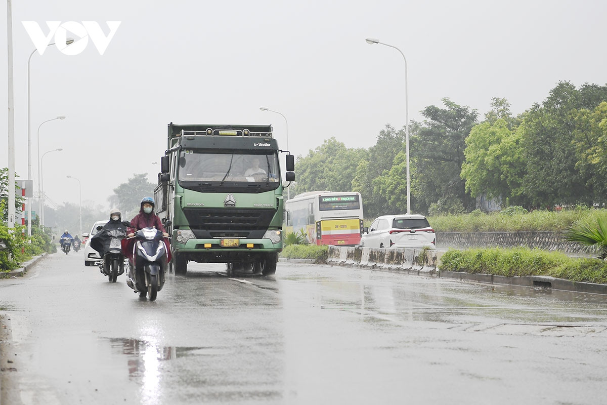 nhung dieu can tranh va kinh nghiem lai xe o to trong ngay mua hinh anh 3