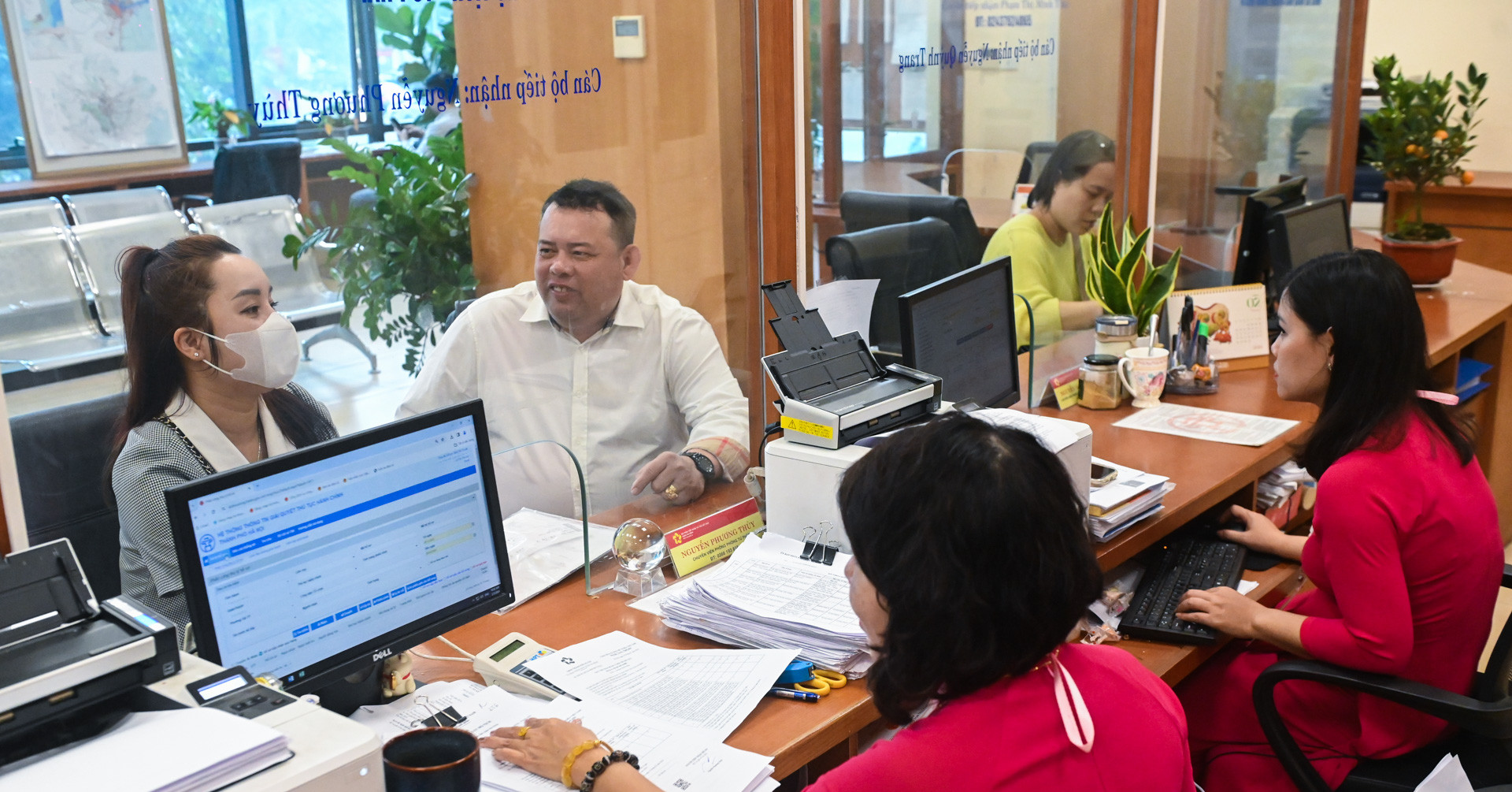 Thủ tướng chỉ thị tiếp tục đẩy mạnh cắt giảm, đơn giản hóa thủ tục hành chính