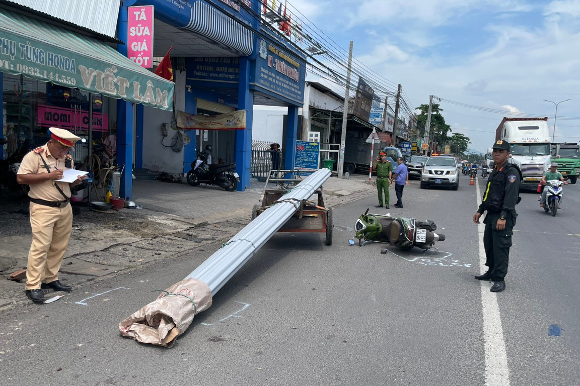 Tông vào xe máy chở tôn, nam thanh niên tử vong