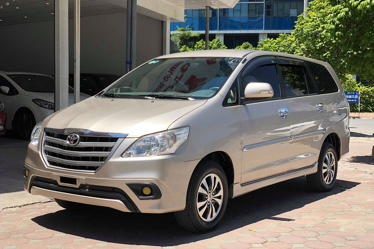 toyota innova 2015.jpg