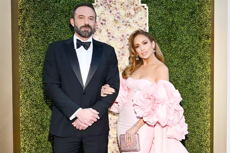 Ben Affleck dọn ra ở nhà thuê, Jennifer Lopez quảng bá phim vắng mặt chồng thứ 4