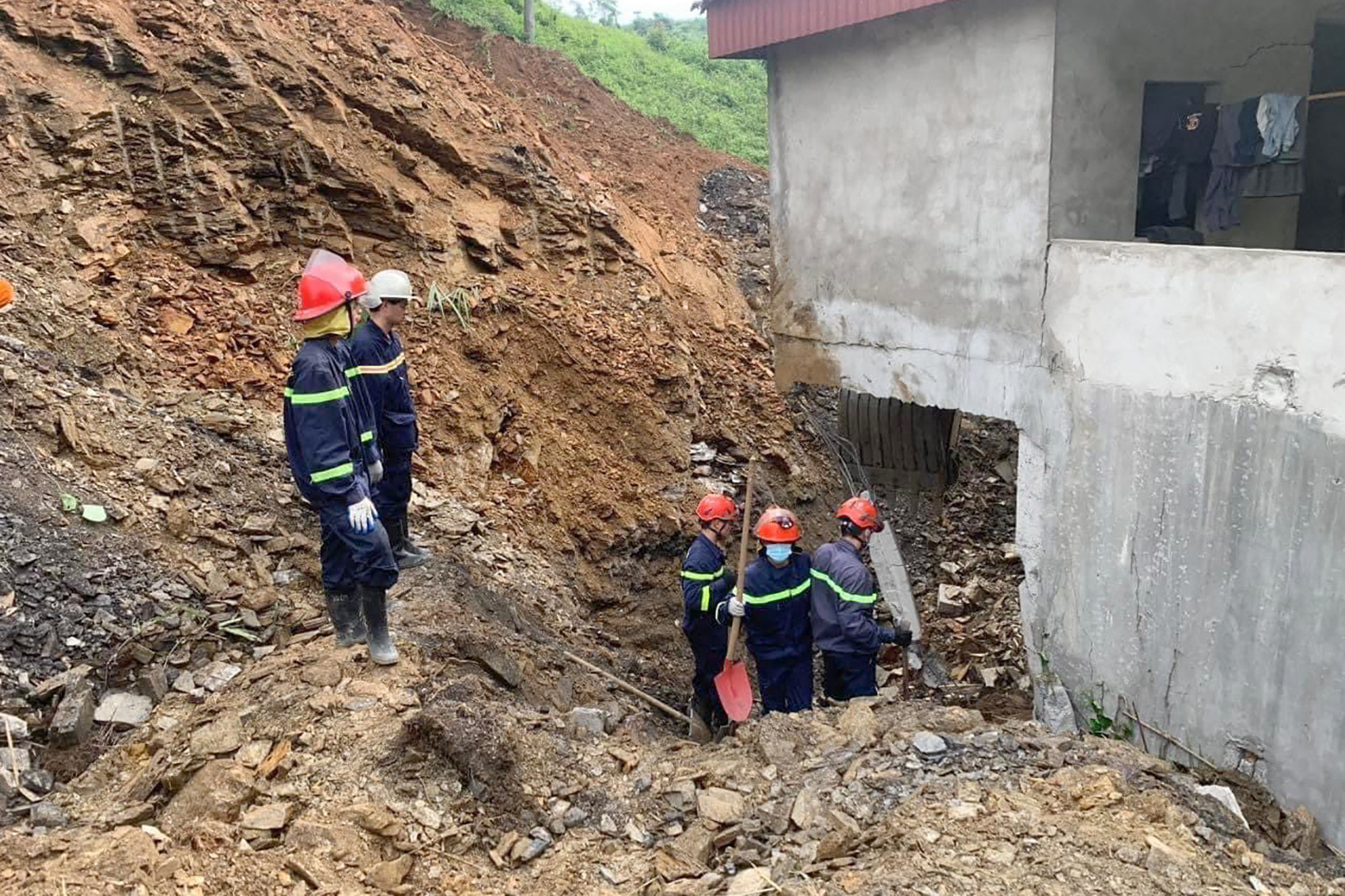 Sạt lở đất ở Bắc Kạn, 3 người trong gia đình tử vong