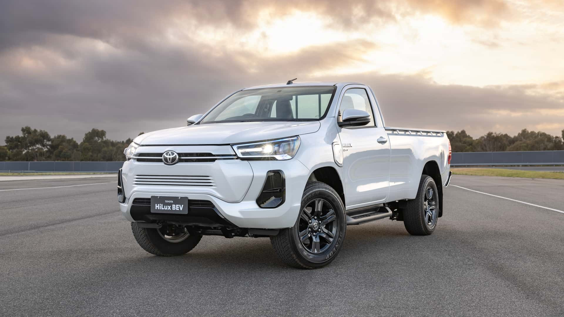 toyota hilux dien 1.jpg