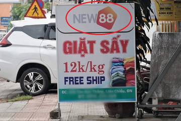 Tràn lan bảng quảng cáo chứa logo trang cá cược trên đường phố Đà Nẵng