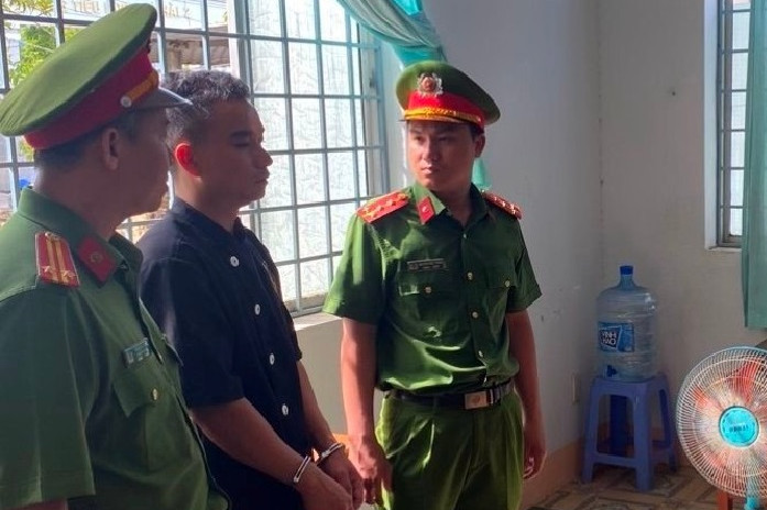 Bắt tạm giam thợ hàn bất cẩn làm cháy 11 tàu cá ở Phan Thiết