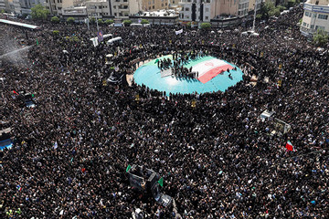 Biển người ở Tehran tiễn đưa cố Tổng thống Iran Ebrahim Raisi