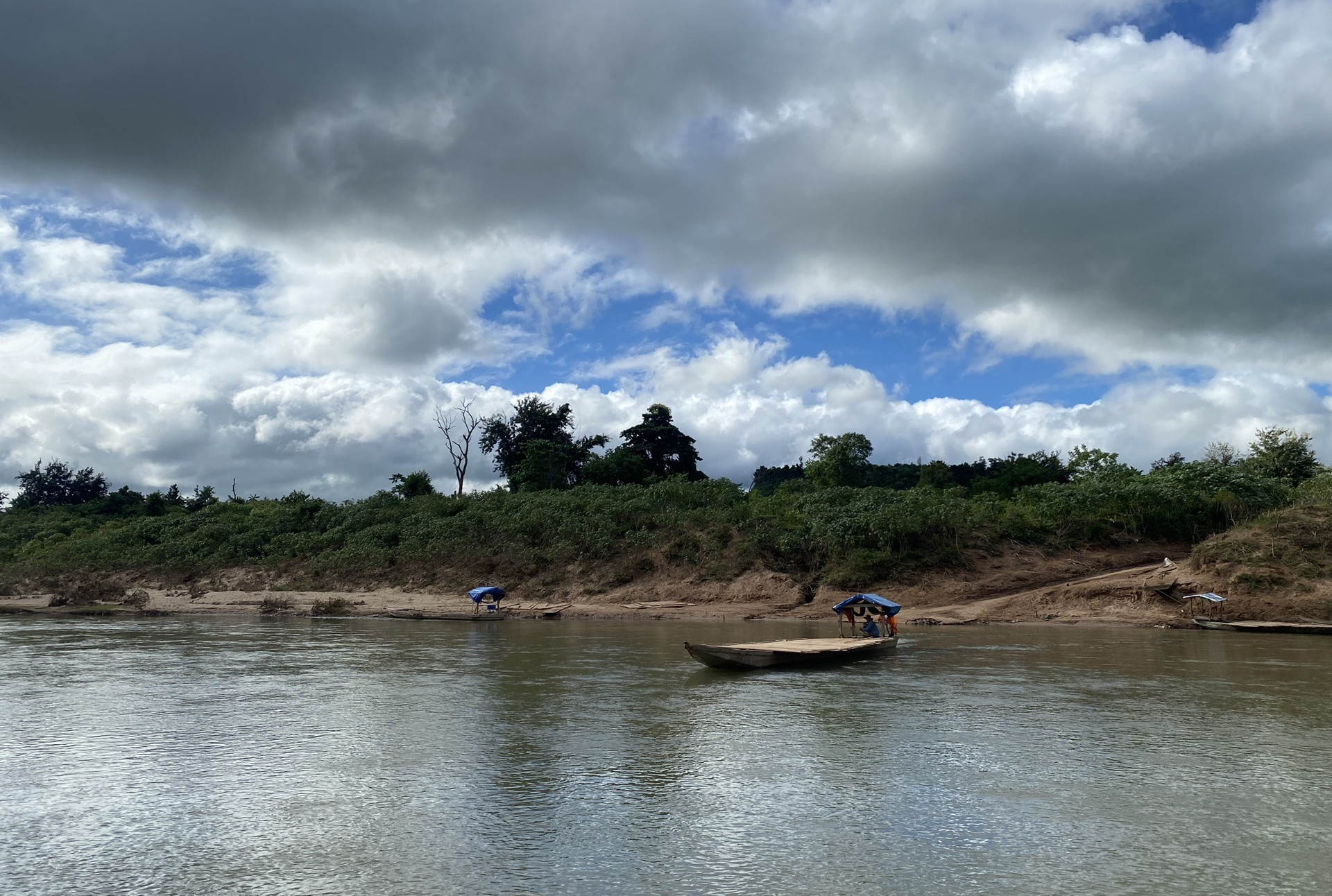 Sê pôn, dòng sông chỉ có một bờ