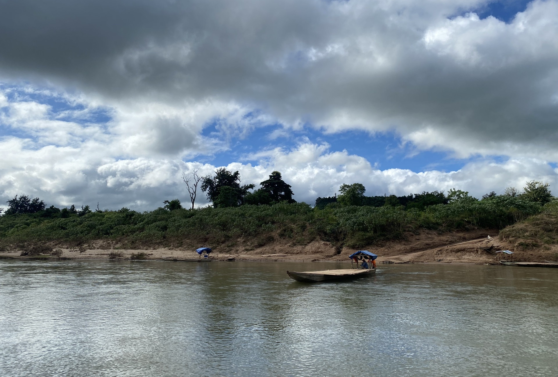 Sê pôn, dòng sông chỉ có một bờ