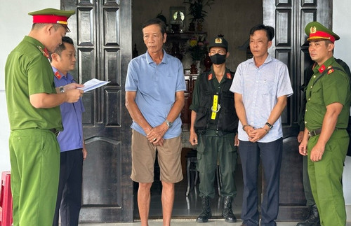 Bắt nguyên chủ tịch xã cùng cán bộ địa chính tiếp tay cho 'cát tặc' ở Bình Thuận
