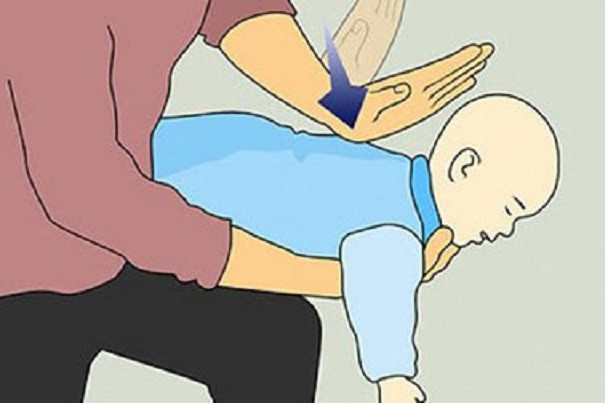 Bé trai 7 tháng tuổi tử vong khi gửi tại điểm giữ trẻ tự phát