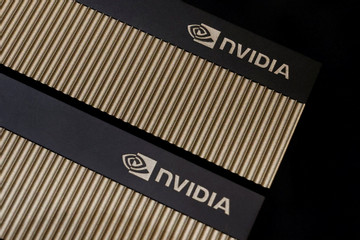 Cổ phiếu Nvidia lập đỉnh, lần đầu vượt mốc 1.000 USD