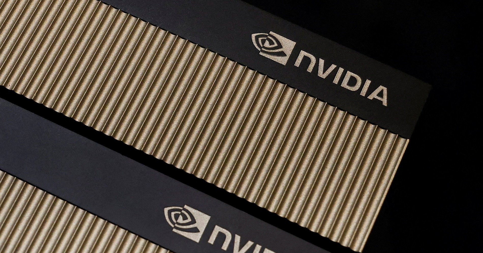 Cổ phiếu Nvidia lập đỉnh, lần đầu vượt mốc 1.000 USD