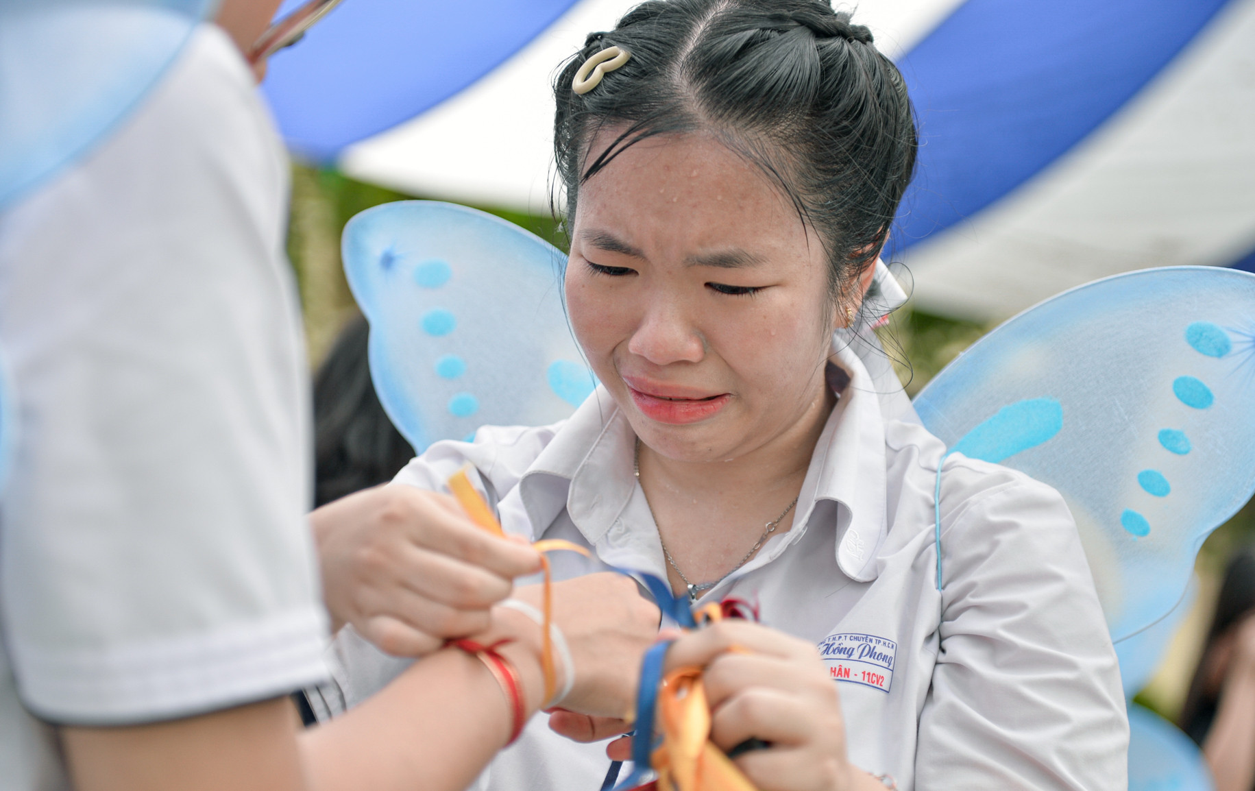 Nữ sinh TPHCM 'khóc như mưa' ngày chia tay tuổi học trò