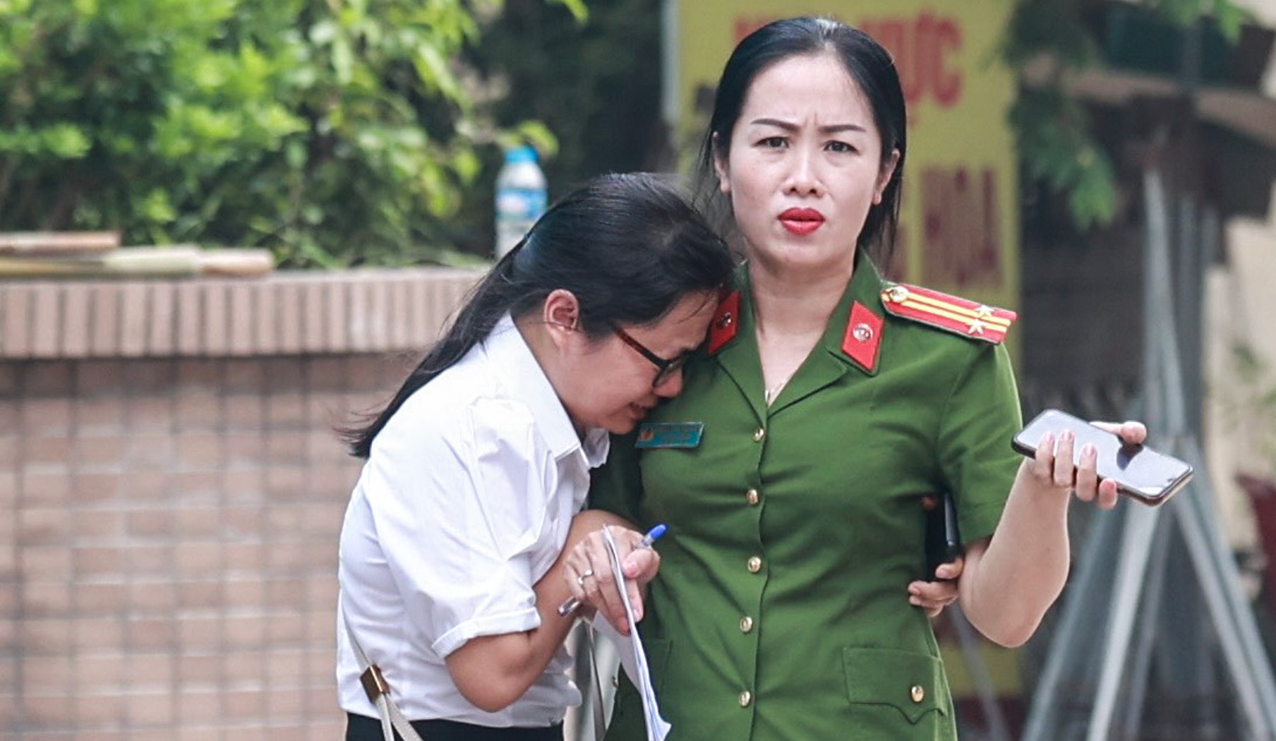 Vụ cháy nhà trọ ở Trung Kính 14 người chết: Đau thương bao trùm nhà tang lễ