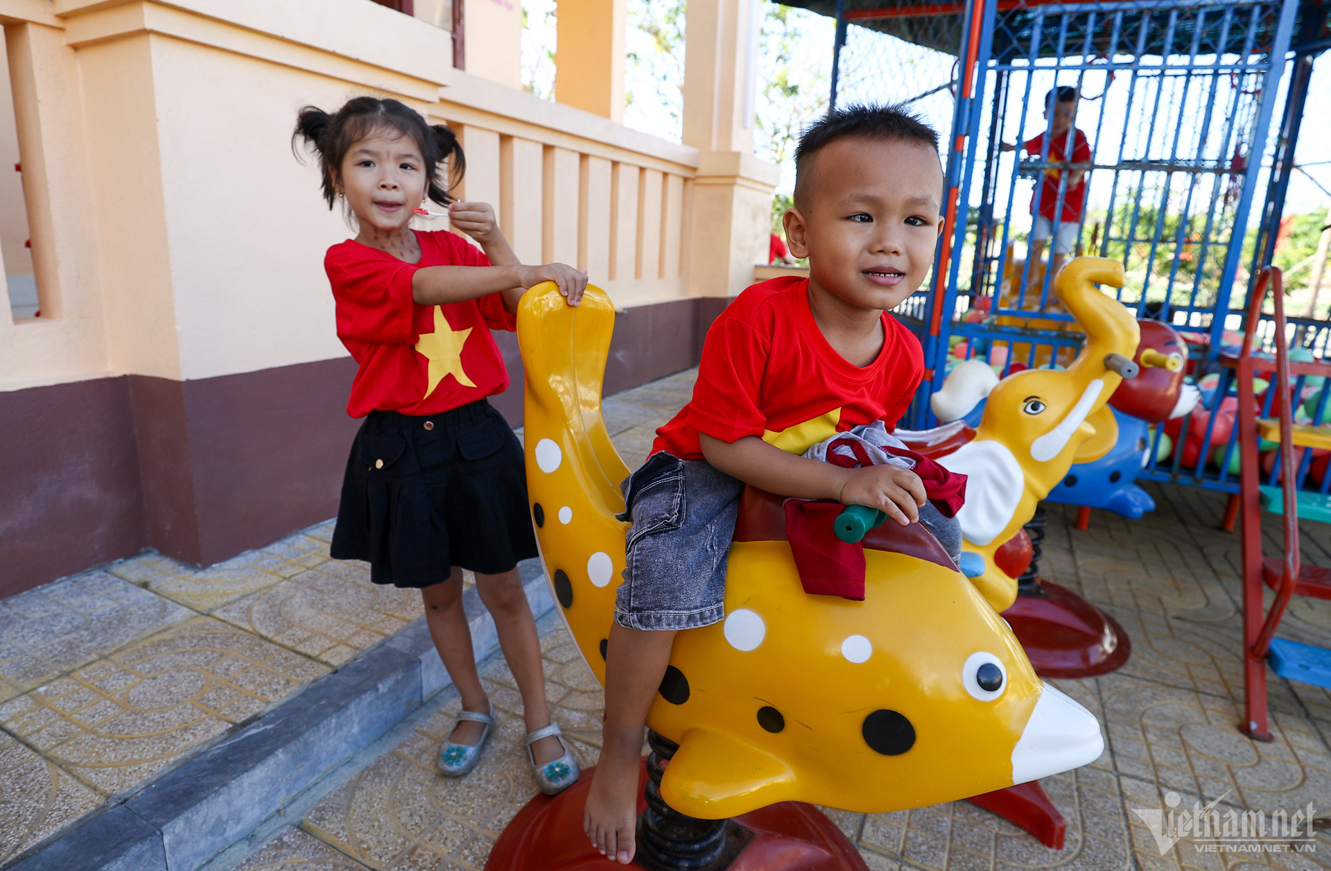 Ươm mầm trí tuệ giữa trùng khơi Trường Sa: Ngôi trường mới trên đảo Đá Tây