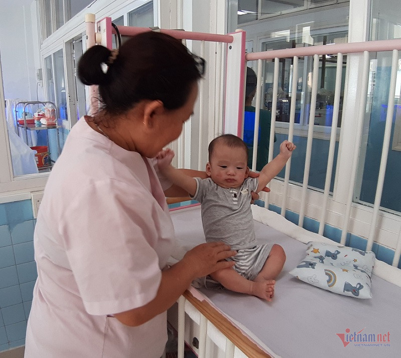 W-5 bé bị bỏ rơi (7).jpg