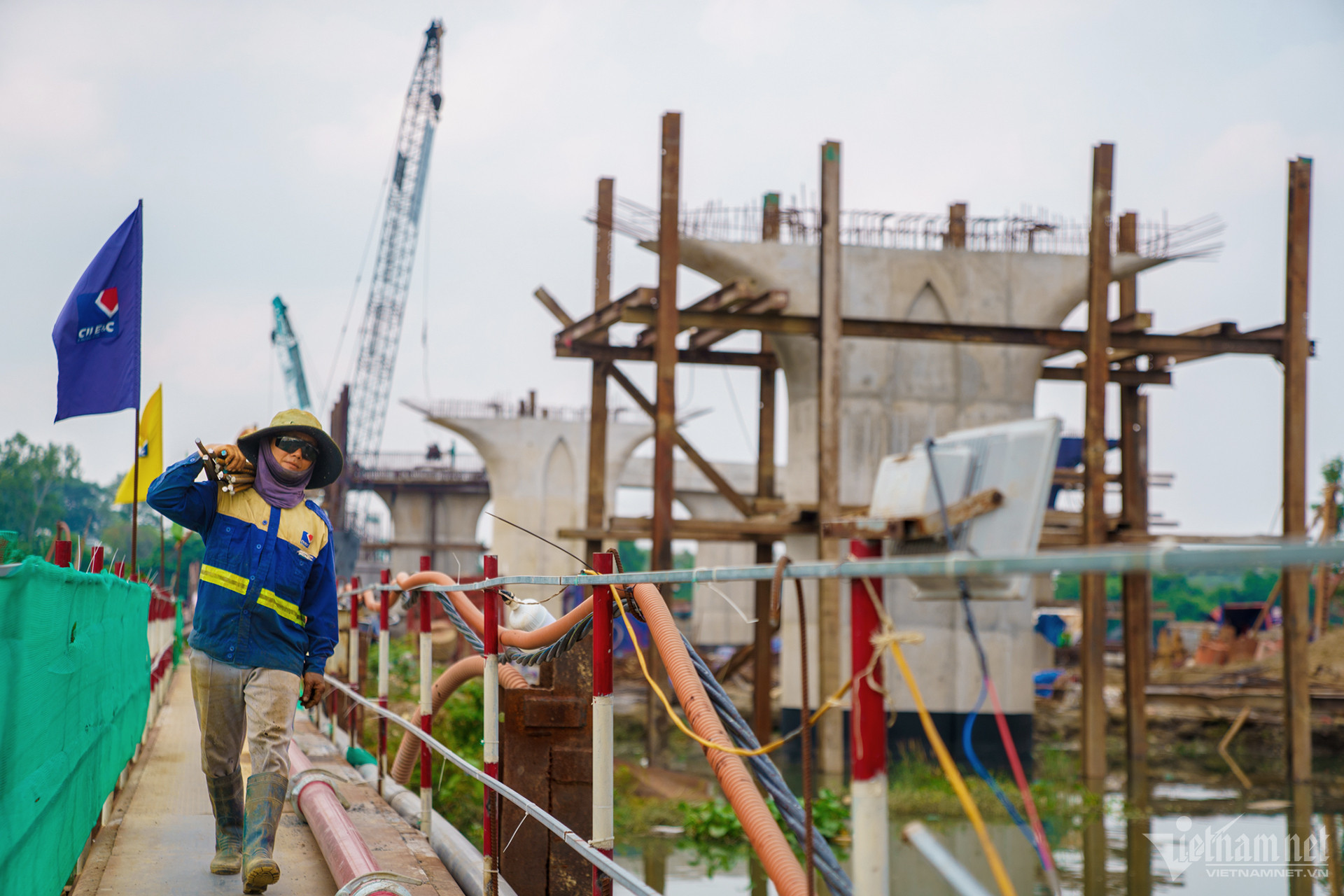 W-cầu Thống Nhất.jpg