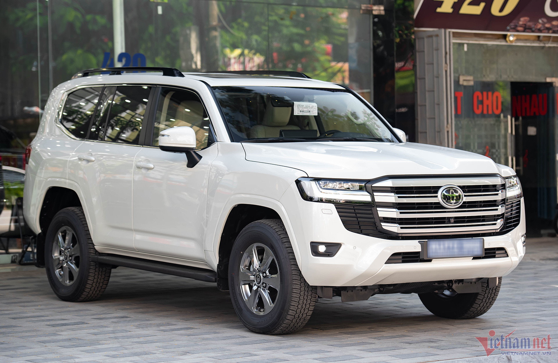 W-land cruiser 10th 6.jpg