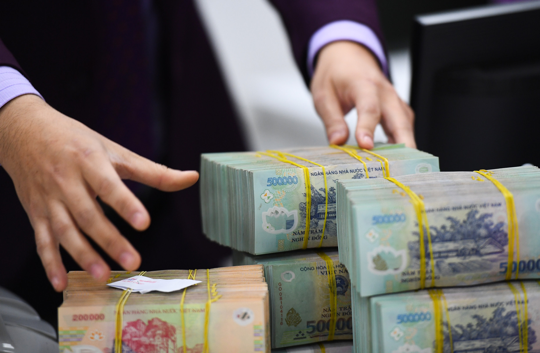 Xu hướng tăng chưa dừng, đã có 3 ngân hàng trả lãi suất huy động từ 6% trở lên