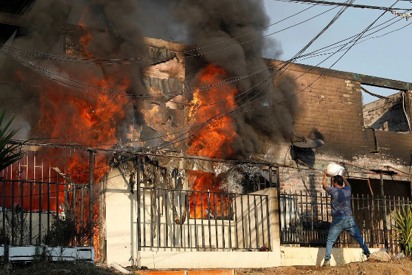 Chile bắt giữ lính cứu hỏa bị cáo buộc gây hỏa hoạn khiến 137 người chết