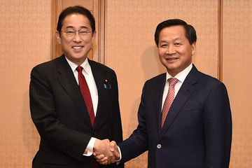 Phó Thủ tướng gặp Thủ tướng Nhật Bản, Phó Thủ tướng Campuchia, Singapore