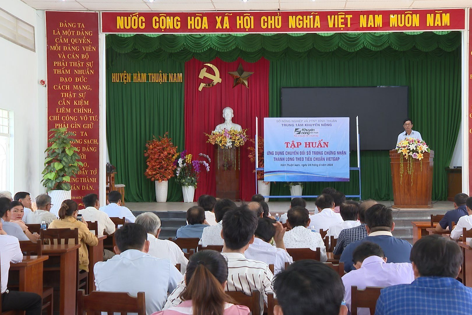 Tập huấn chuyển đổi số trong sản xuất thanh long VietGAP