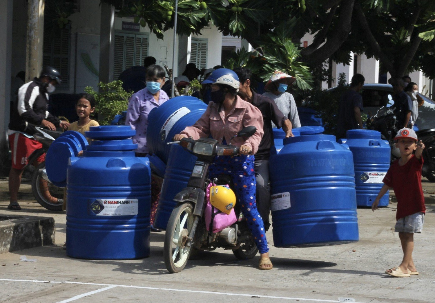 trao bồn nước (2).jpg