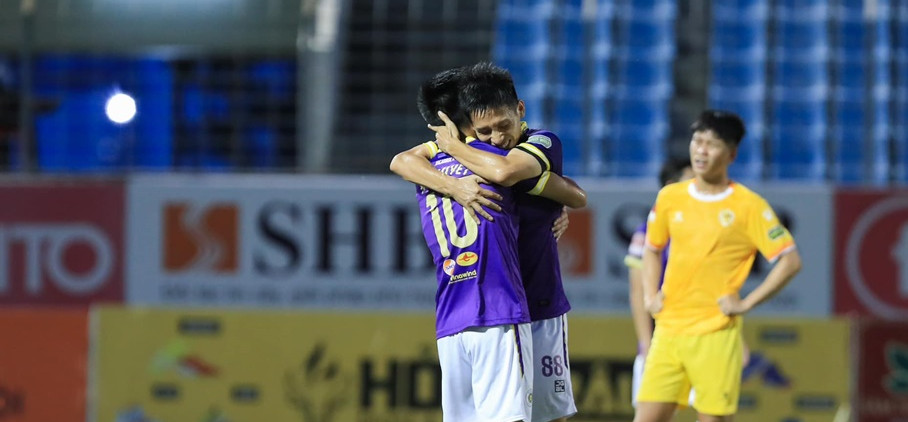 Tuấn Hải, Văn Quyết đưa Hà Nội FC lên nhì bảng V-League