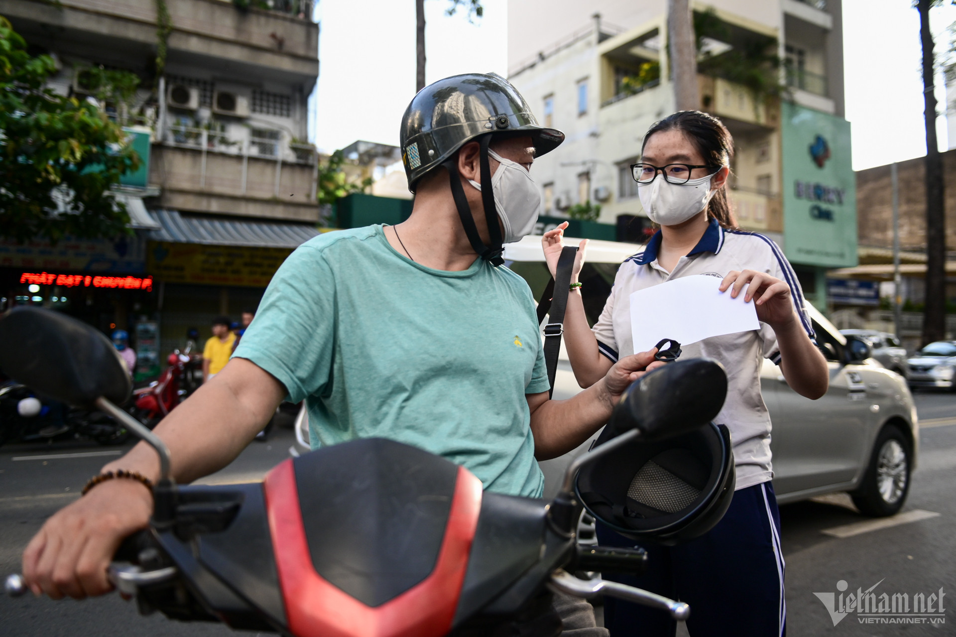 Kỳ thi tuyển sinh lớp 10 đầu tiên tại TPHCM diễn ra tại Trường Phổ thông Năng khiếu