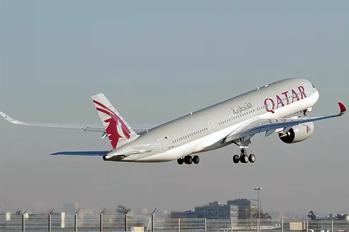 Máy bay của Qatar Airways gặp nhiễu động, 12 người bị thương
