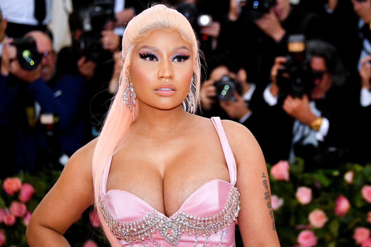 Nicki Minaj bị bắt