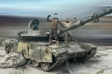 Ukraine công bố video thu giữ chiến tăng T-90M của Nga