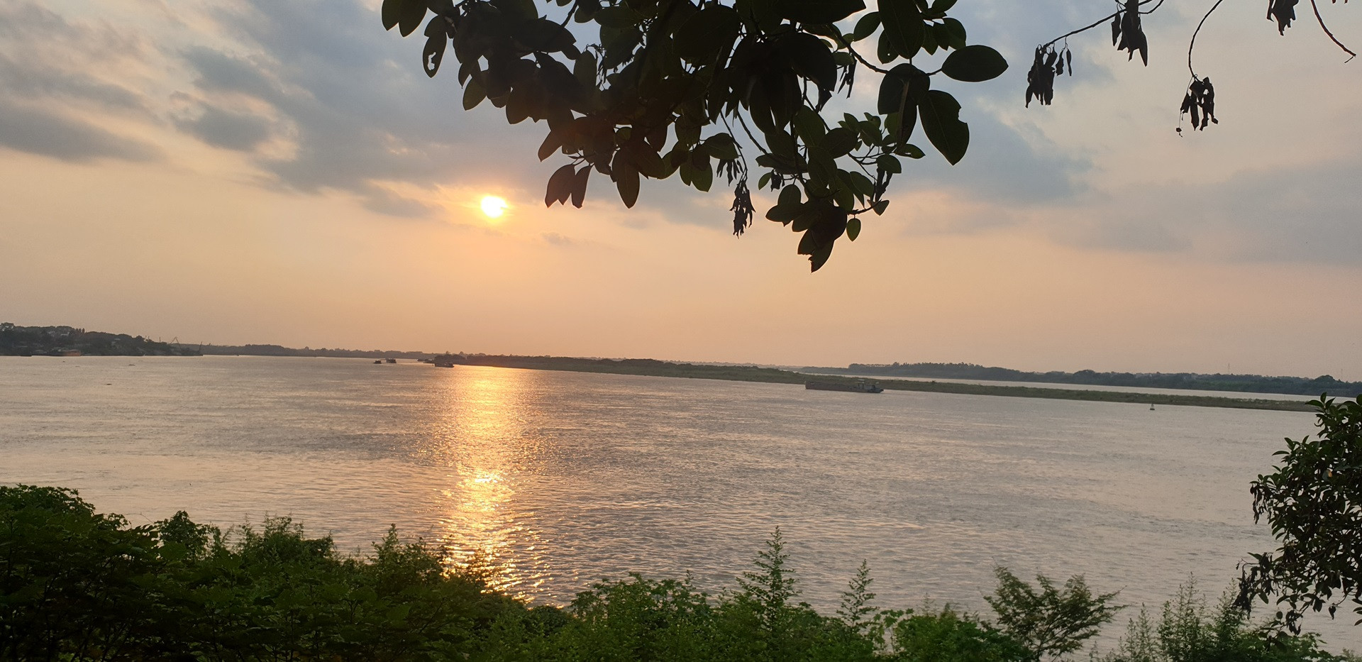 10. Hoàng hôn trên sông.jpg