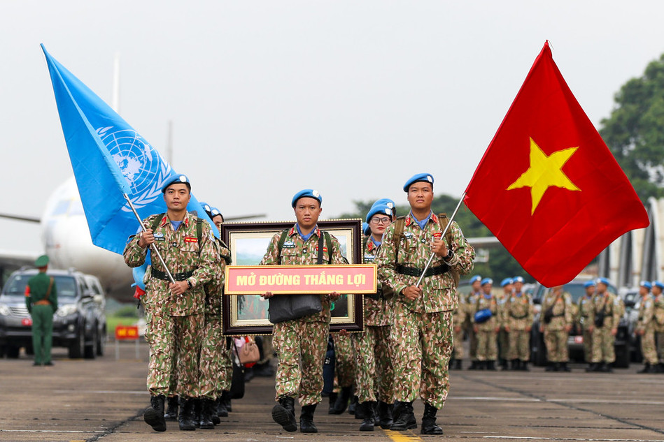Chủ tịch nước tặng Huân chương Bảo vệ Tổ quốc cho lực lượng mũ nồi xanh Việt Nam