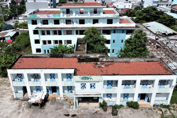Đấu giá công trình bỏ hoang bên 'tuyến đường 5 sao' ven biển Đà Nẵng
