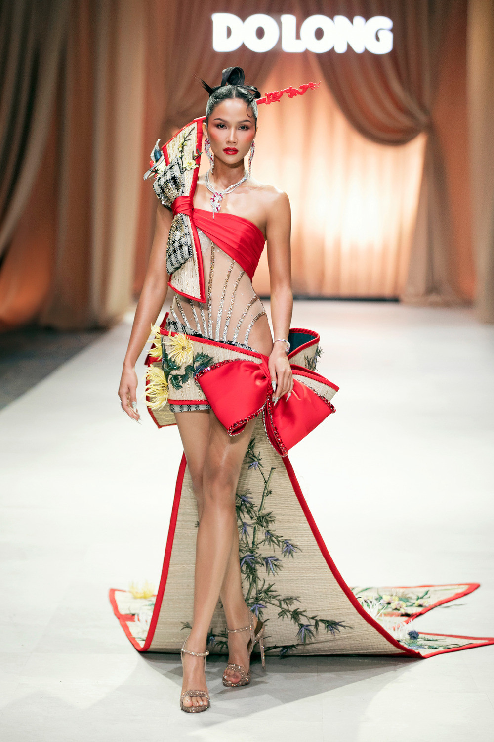 Hoa hậu H_Hen Niê.jpeg