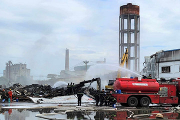 Hỏa hoạn thiêu rụi nhà xưởng rộng hàng nghìn m2 ở Ninh Bình