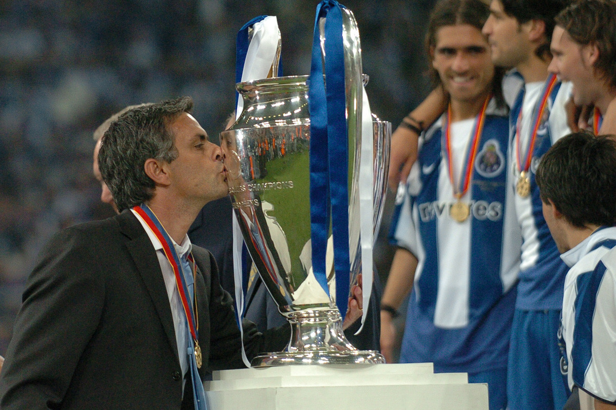 Jose Mourinho: 20 năm, cuộc hành trình trở thành Người đặc biệt