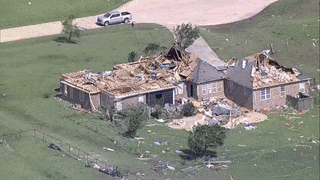 Mỹ: Cảnh tan hoang ở nhiều bang sau lốc xoáy càn quét, 18 người thiệt mạng