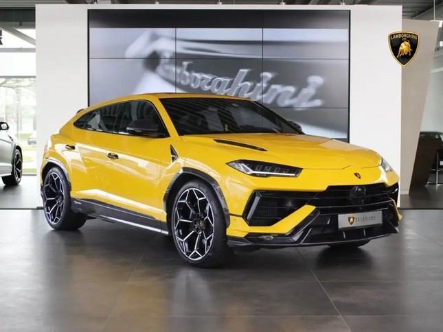 Siêu SUV Lamborghini Urus bị triệu hồi vì lỗi bung nắp ca-pô ảnh 1