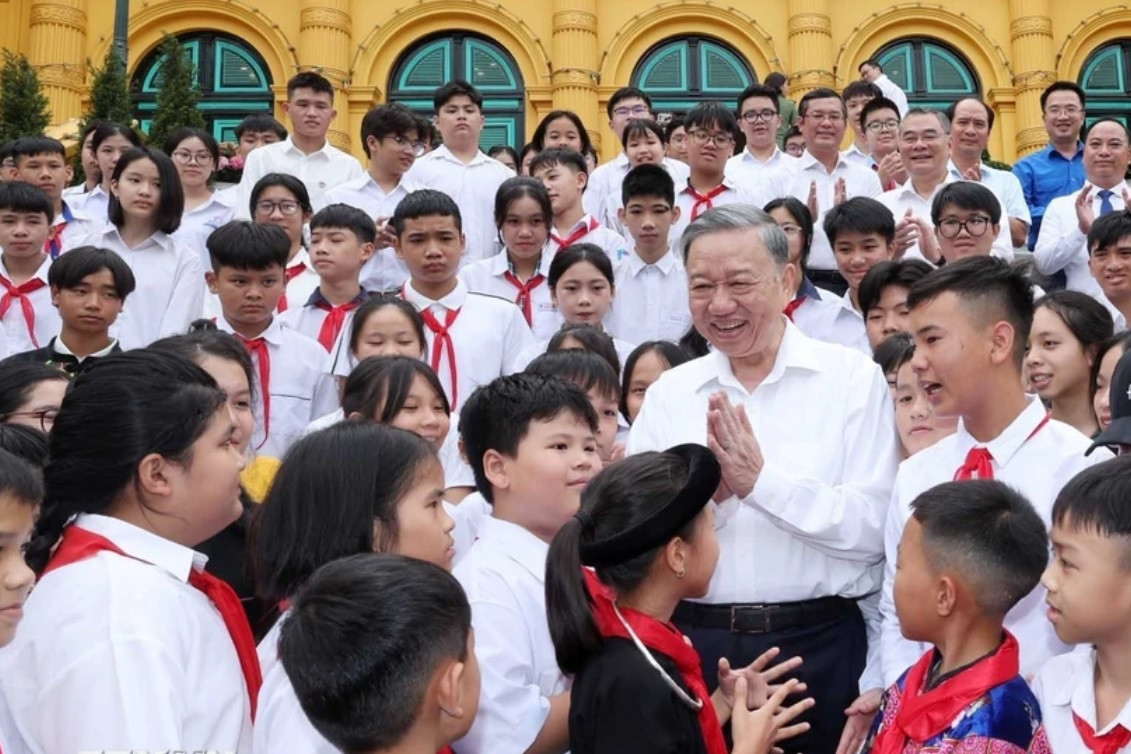 Chủ tịch nước gặp mặt thanh thiếu niên tiêu biểu là con cán bộ chiến sỹ công an