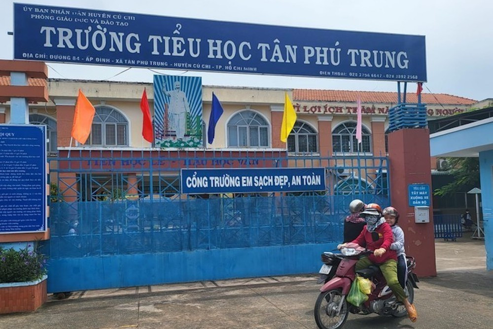 Giáo viên đánh học sinh lớp 2 bằng dây điện, bị cảnh cáo